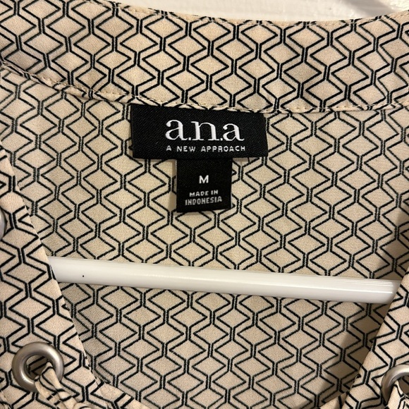 Flutter sleeve top - Picture 2 of 6